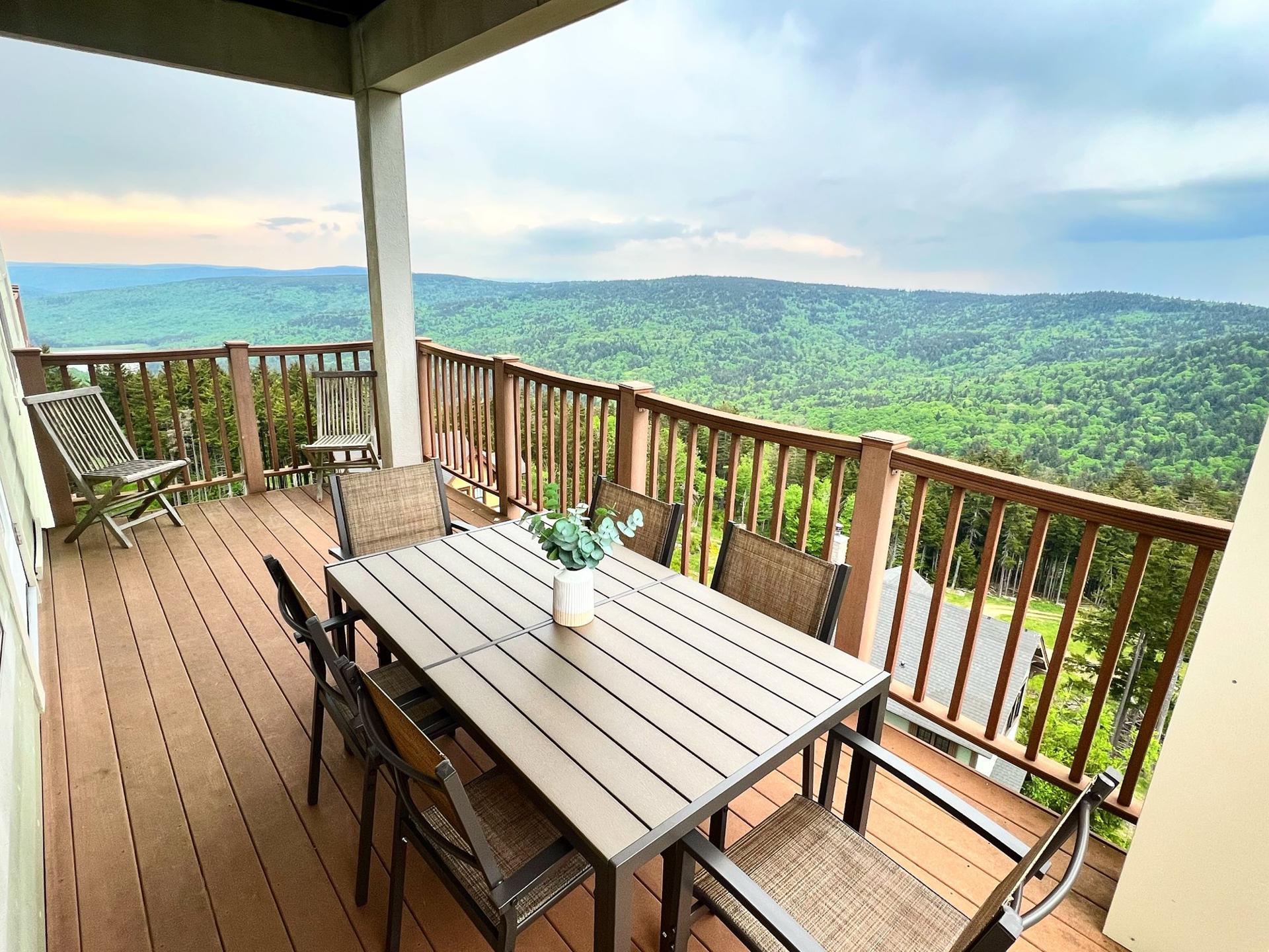 Breakfast table with the valley below