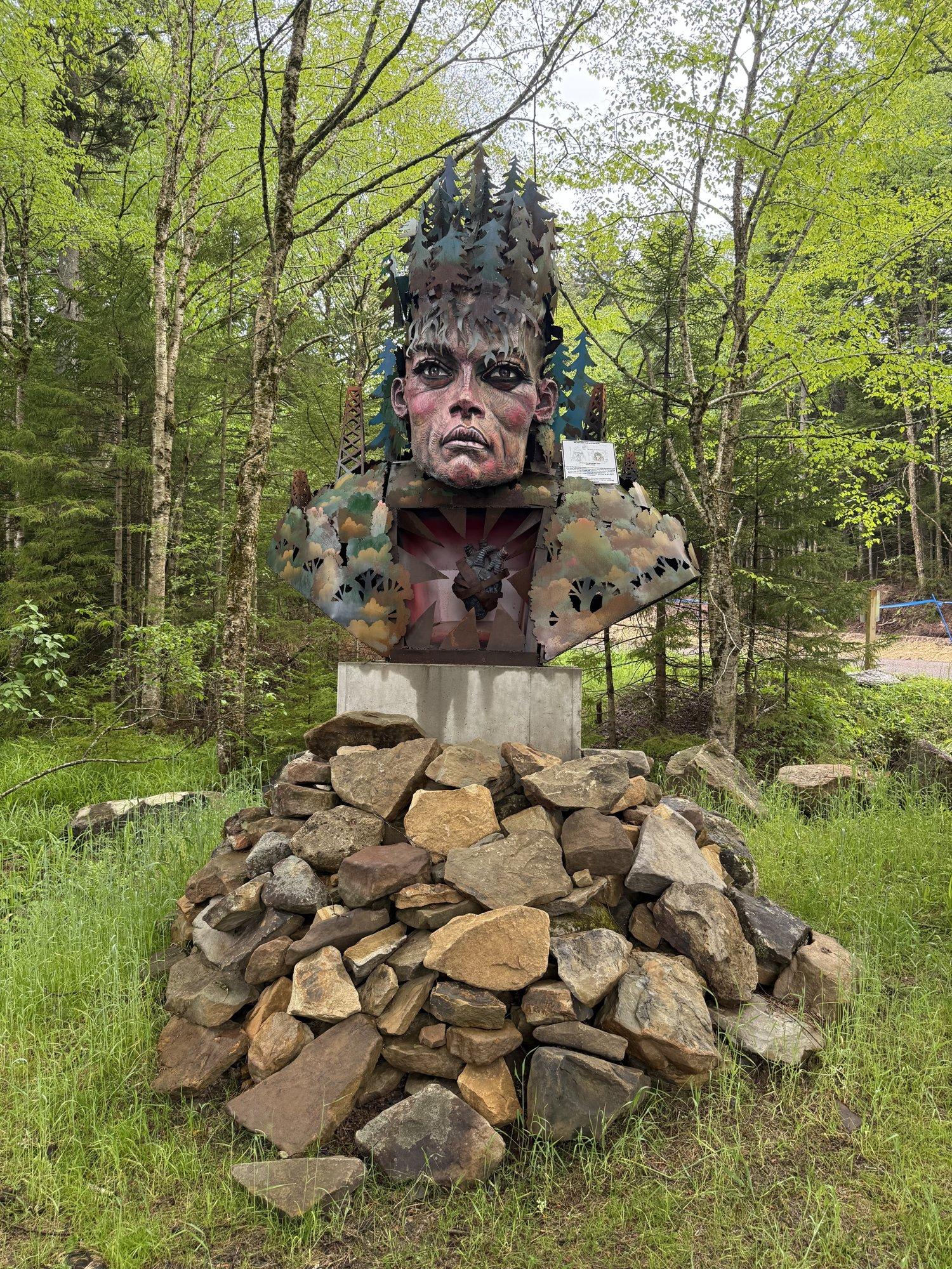 The carved wooden face sculpture on the Shavers Lake Trail