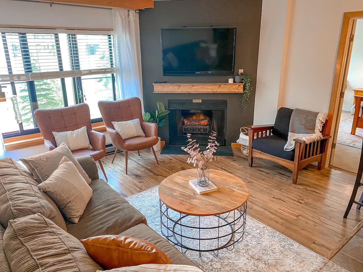 1208 Silver Creek, Sleeps 6 · Ski-in / ski-out · hot tub & pool