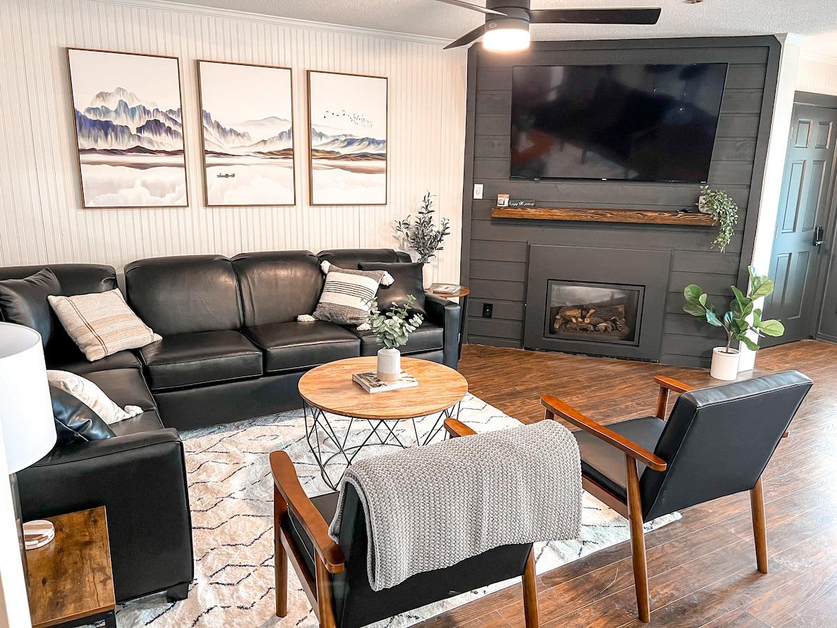 202D Summit, Sleeps 10 · Walk to the slopes